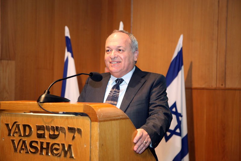 שמואל סורק, יו"ר העמותה, פותח את האירוע